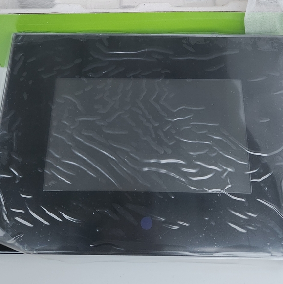 NEW IN BOX Insignia Digital Photo frame Black 7 128MB frame  - Picture 6 of 6
